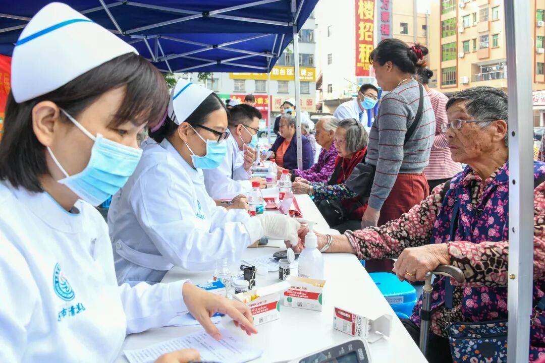 清溪“健康直通車”啟程 暖心服務(wù)送到家